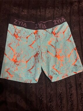 ZYIA Light & Tight Biker Shorts-Lg